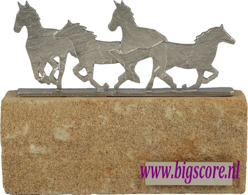 Paarden Metalensculptuur op steen BEL608